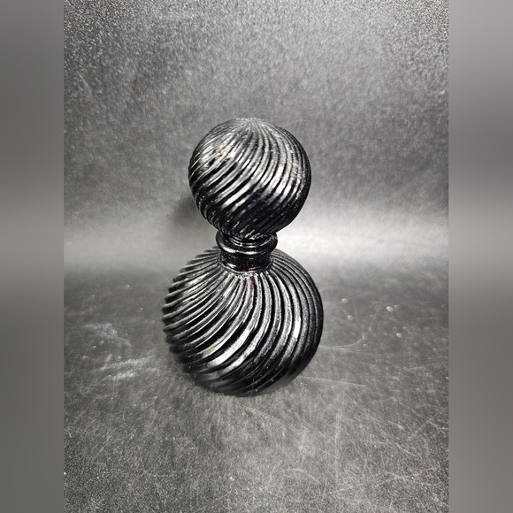 Black Ribbed Decorative Object‎ - Picture 2 of 6